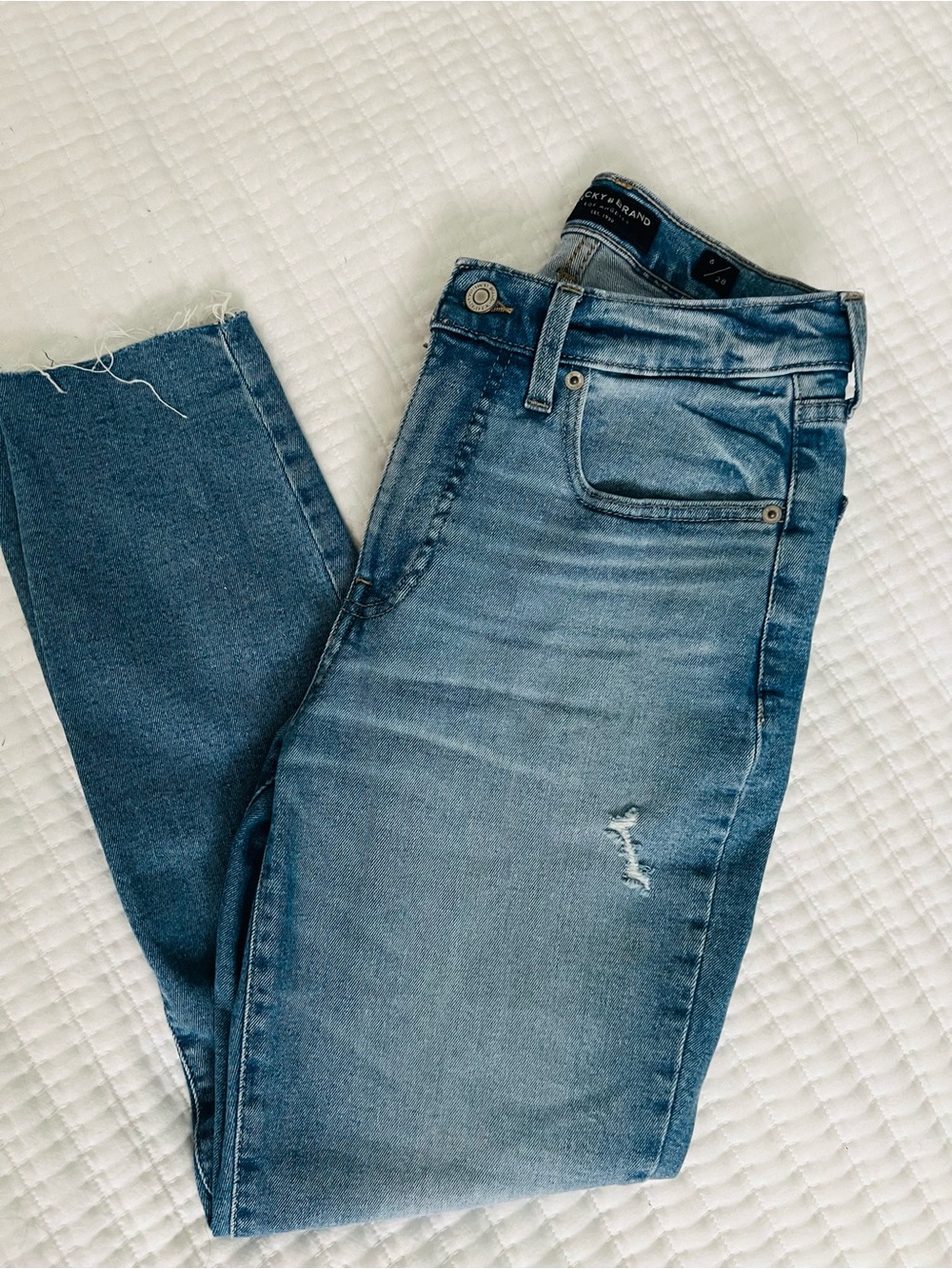Lucky Brand Women's Medium Blue Distressed Skinny Jeans